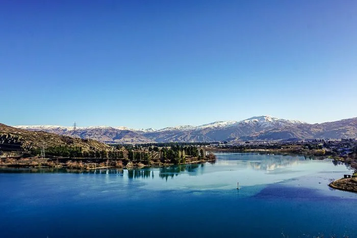 Cromwell, one of the best small towns in New Zealand is located beside Lake Dunstan